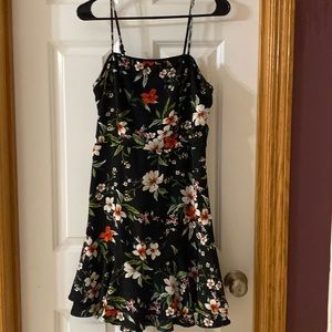 🌺Beautiful Floral Xhilaration Dress🌺Adjustable Straps🌺Size Medium🌺